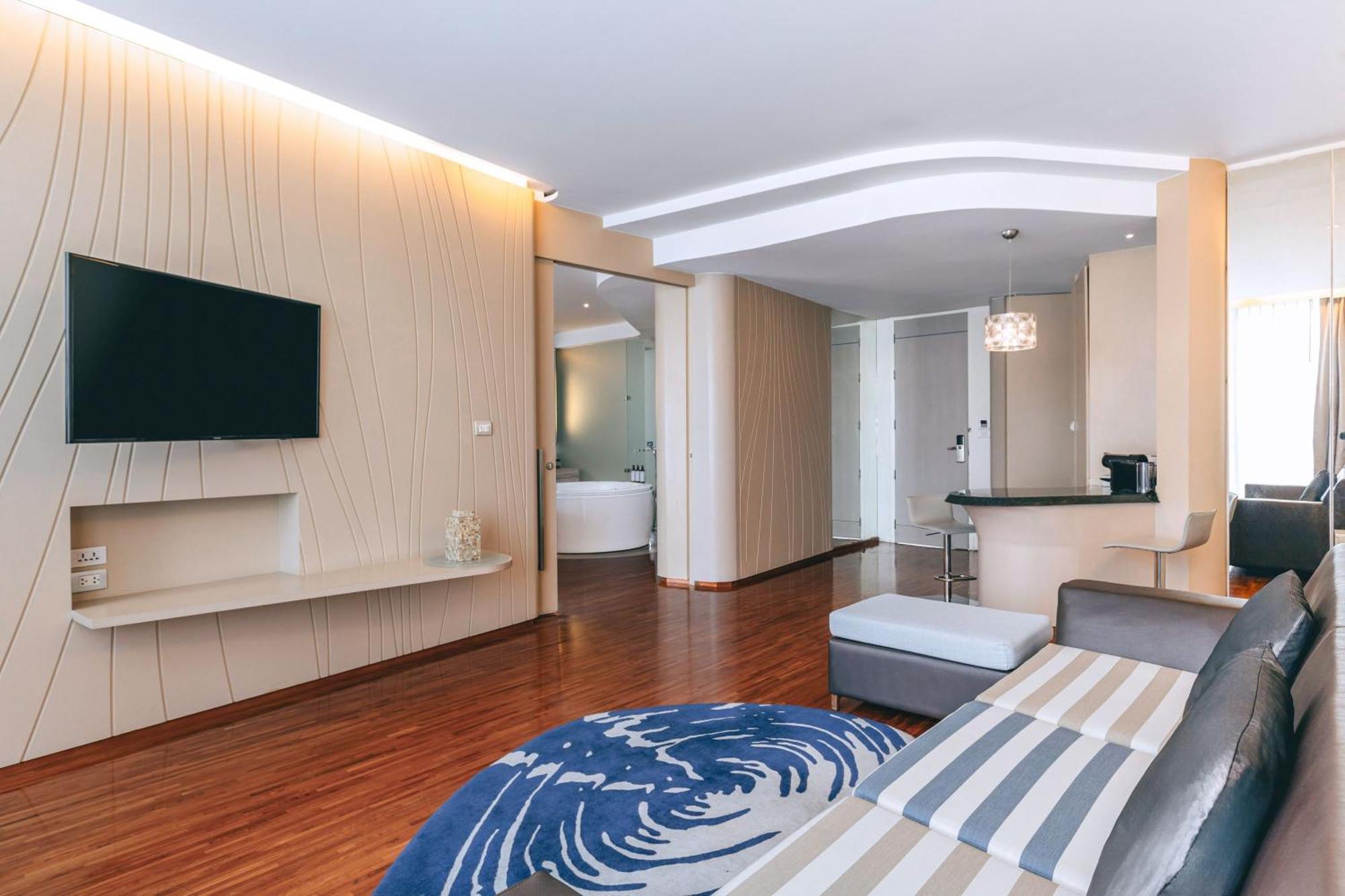 Hotel Baraquda Heeton Pattaya By Compass Hospitality Exterior foto