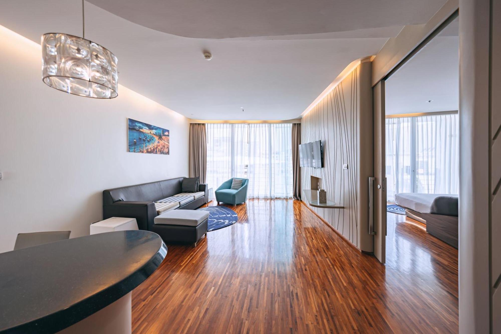 Hotel Baraquda Heeton Pattaya By Compass Hospitality Exterior foto